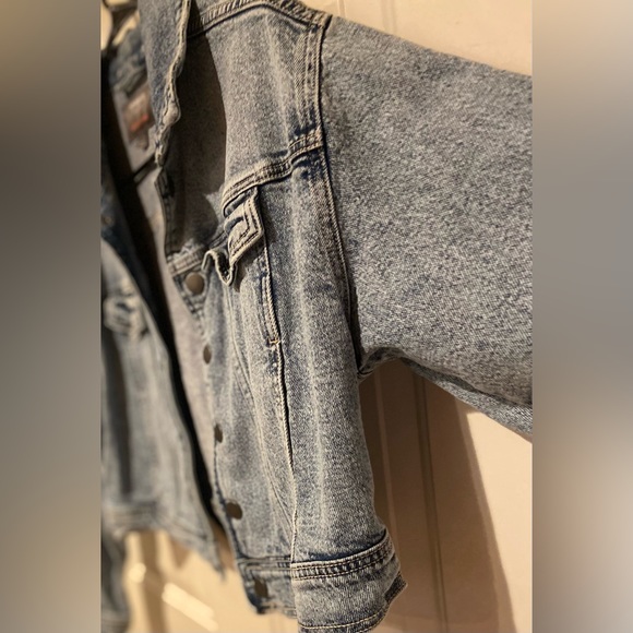 Torrid Cropped Vintage Jean jacket Size 0 - Picture 2 of 4